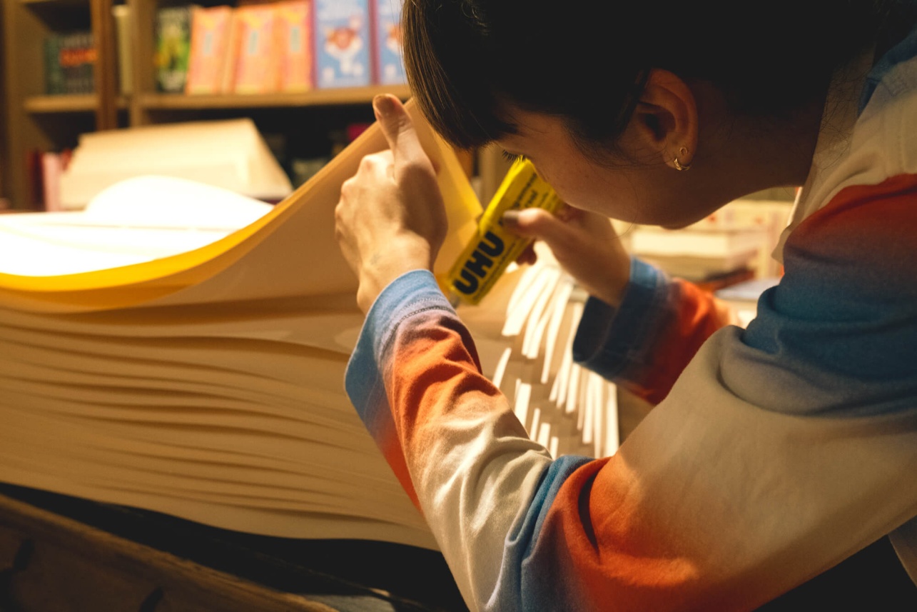 "É pura magia": Lydia Kusami Shirreff fala das montras de Natal da Livraria Lello 